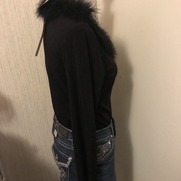 Feather top. - Picture 2 of 7